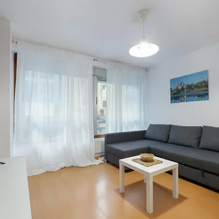 Apartman Luminoso Y Centrico By *